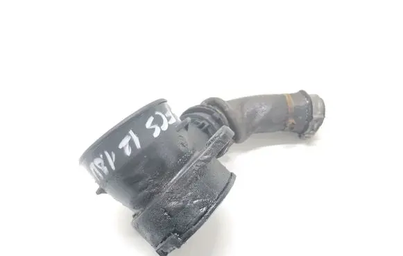 Ford Focus Air intake hose/pipe AV616C784AE
