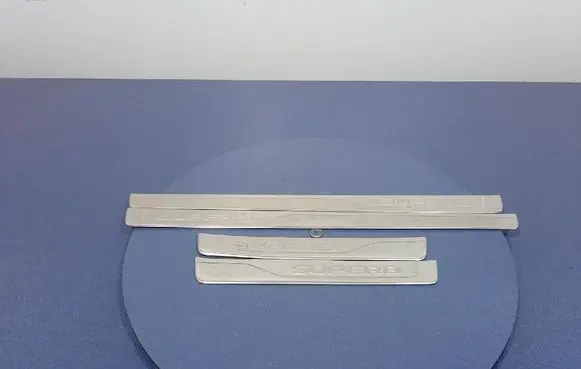 Foot area side trim