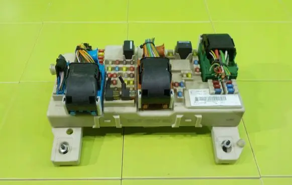 Ford Kuga I Fuse box set AV4T14014BBC BEZPIECZNIKOW