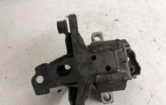Volkswagen Polo Engine mount bracket 6Q0199555