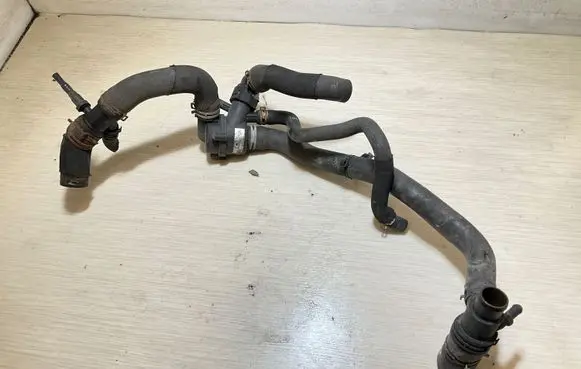 Land Rover Discovery 4 - LR4 Thermostat/thermostat housing AH228575AA