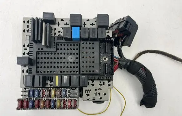 Volvo V70 Fuse module 08696098