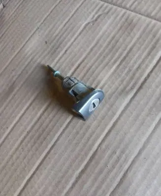 Seat Toledo II (1M) Front door lock (next to the handle) 1M0837167A