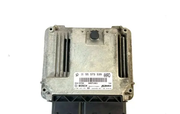 Opel Insignia A Engine control unit/module 0281015774 55573539 55573560