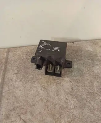 BMW 7 F01 F02 F03 F04 Combustion relay 7661503 144113 V23132A2001X26
