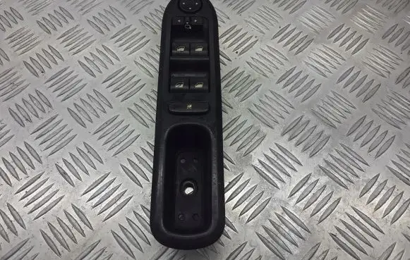 Peugeot 407 Front door window switch trim 96468704XT