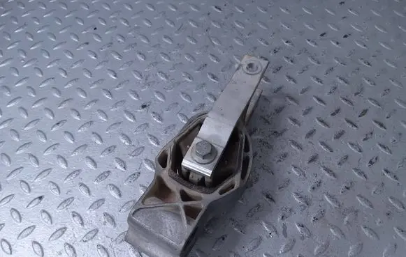 Volvo XC40 Engine mount bracket 8888767631 32222107 22061503