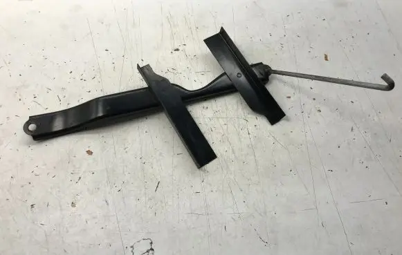 Toyota Corolla Verso AR10 Battery bracket 744040F040 7445102012