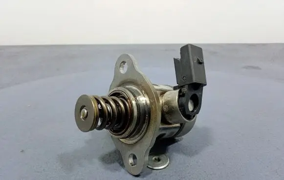 Nissan Atleon In-tank fuel pump 05E127027J