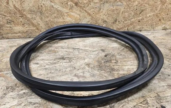 Jaguar XK - XKR Seal rubber (tailgate) 