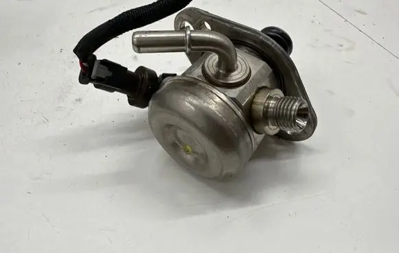 Opel Mokka B Fuel injection high pressure pump 9830305880