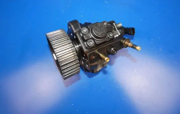 Fiat 500X Fuel injection high pressure pump 55254750 0445010424 1890254