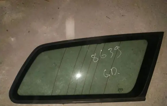 Volvo V50 Rear side window