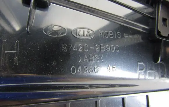 Hyundai Santa Fe Dash center air vent grill 974202B900