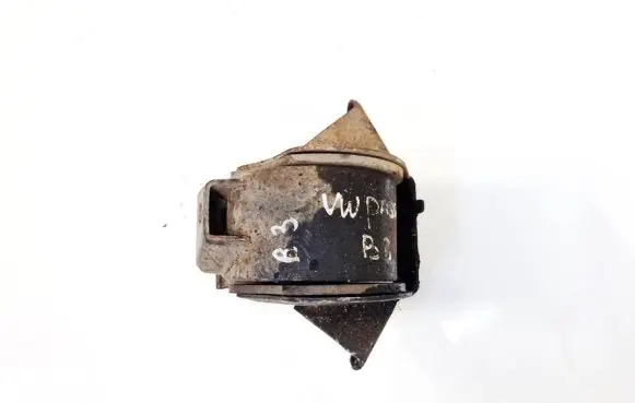 Volkswagen PASSAT B3 Engine mount bracket