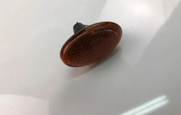 Front fender indicator light