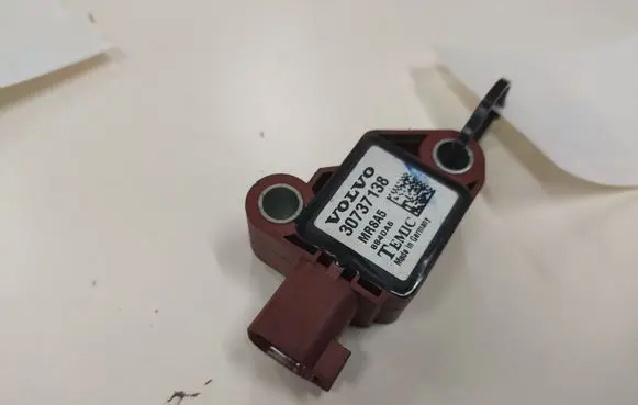 Volvo V50 Airbag deployment crash/impact sensor 30737138 MRSA5 8840A6