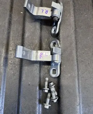 Rear door hinge set