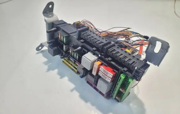 Mercedes-Benz E W212 Fuse box set 2129060205 2129014704 5DK01102311