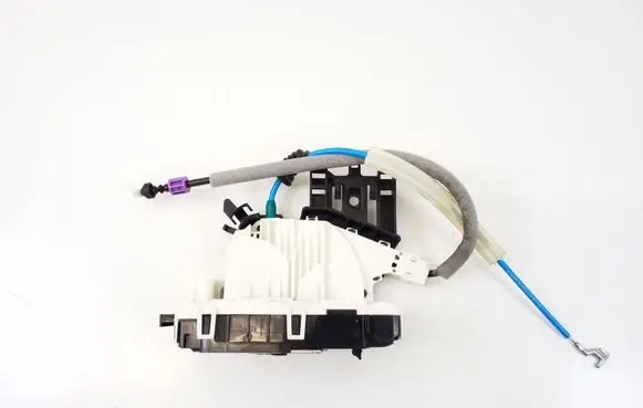 Mercedes-Benz GLA W156 Rear door lock A2047303635