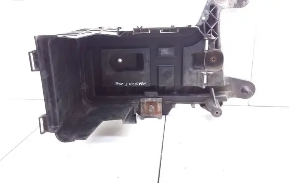 Battery tray