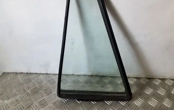 Rear vent window glass