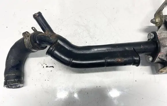 Engine coolant pipe/hose