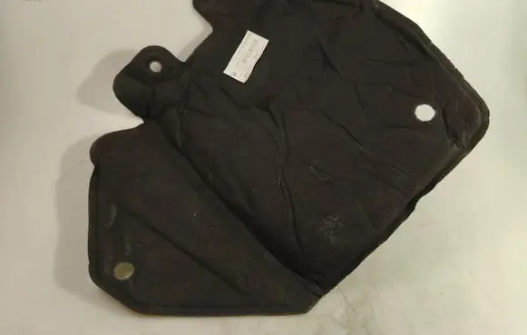 Engine bonnet/hood sound/heat insulation