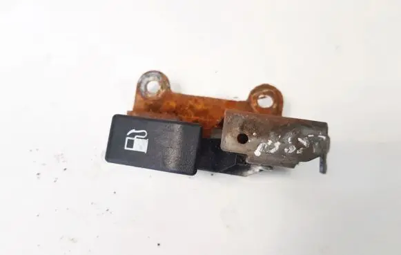 Subaru Outback Fuel tank opening switch 