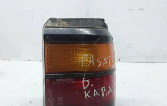 Volkswagen PASSAT B3 Rear/tail lights 333945112