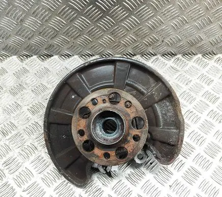 Rear wheel hub