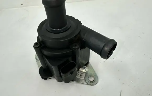 Volvo V40 Electric auxiliary coolant/water pump 31338211