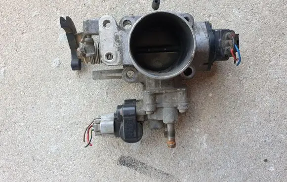 Toyota Avensis T220 Throttle valve 2227016110
