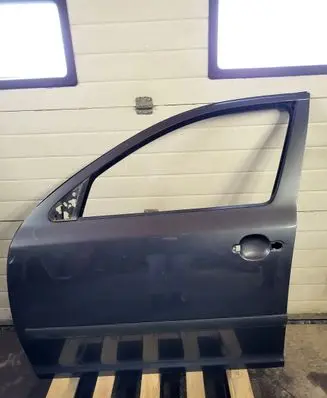 Skoda Octavia Mk2 (1Z) Front door 1Z0831055