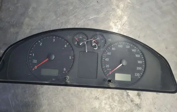 Volkswagen Transporter - Caravelle T5 Speedometer (instrument cluster) 88311346