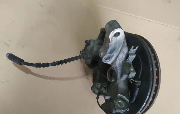 Chrysler Town & Country V Front wheel hub 04743576AB 16018401