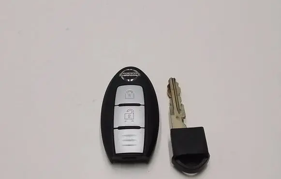 Nissan Qashqai Ignition key/card S180144102
