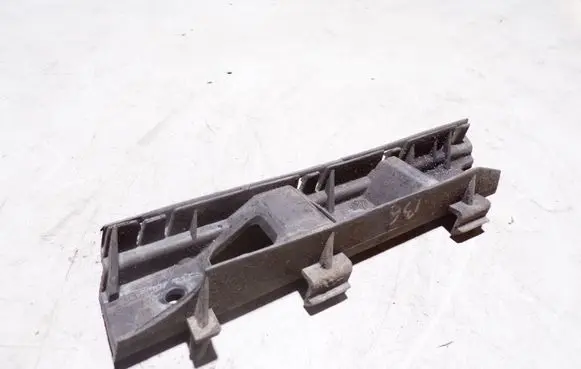 Volkswagen PASSAT B6 Front bumper mounting bracket 3C0807183