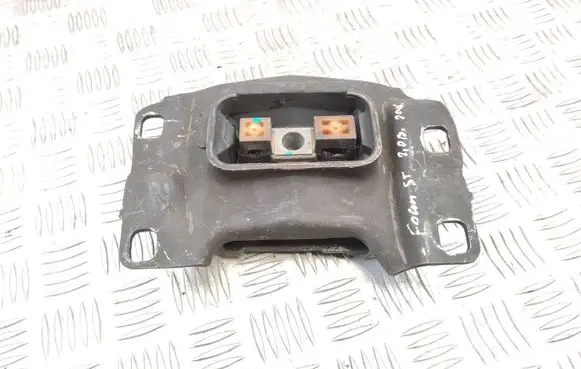 Ford Focus Engine mount bracket