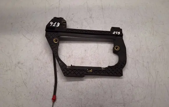 BMW 5 E39 Rear door exterior handle/bracket 51228236646
