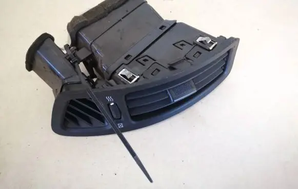 KIA Ceed Dash center air vent grill 974801h000 97480-1h000
