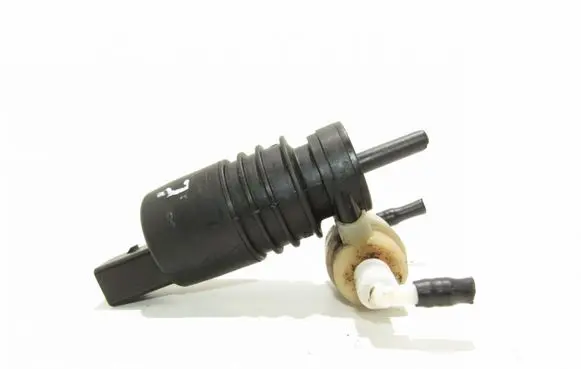 Volkswagen PASSAT B5.5 Windscreen/windshield washer pump