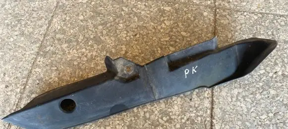Honda CR-V Fender mounting bracket 74207GM1