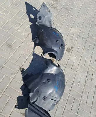 Front wheel arch liner splash guards
