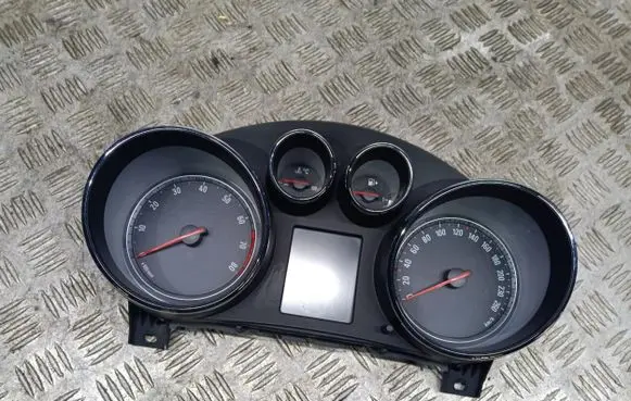 Opel Insignia A Speedometer (instrument cluster)