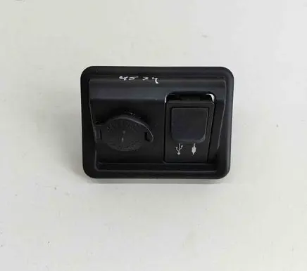 Lexus GS 250 350 300H 450H AUX in-socket connector 8619030030 5882630160