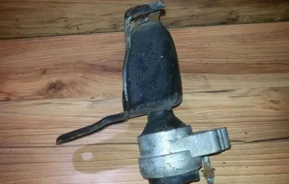 Ford Focus Engine mount bracket 98ab6037cd