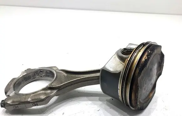 BMW 5 G30 G31 G38 Piston with connecting rod 7852246