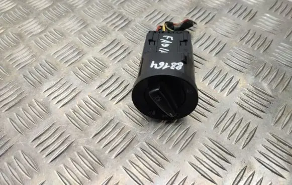 Skoda Fabia Mk2 (5J) Light switch