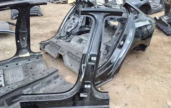 BMW i5 G60 Pillar (middle) 9635523
